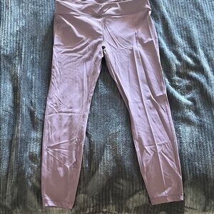 Women's Cropped Pants in Light Purple